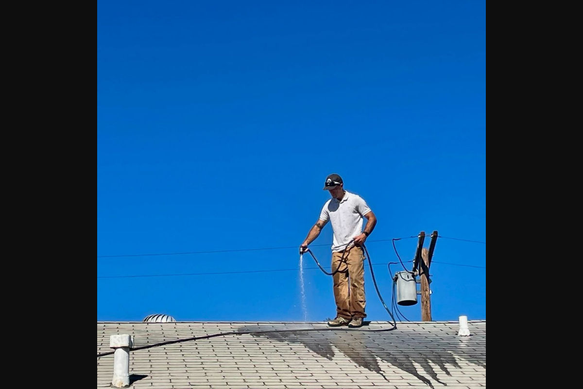 Clean gutters on a home in Marion Ohio after professional cleaning